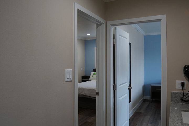 2 Queen Beds (15 of 17)