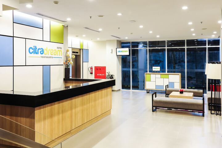Concierge desk