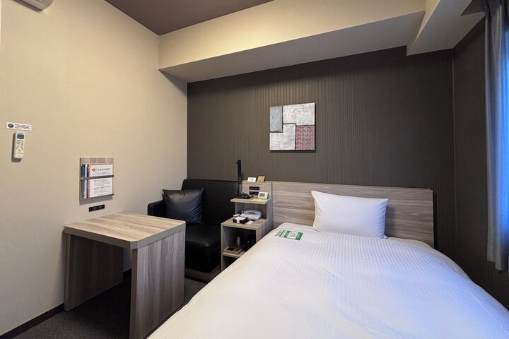 Room 8 of 27