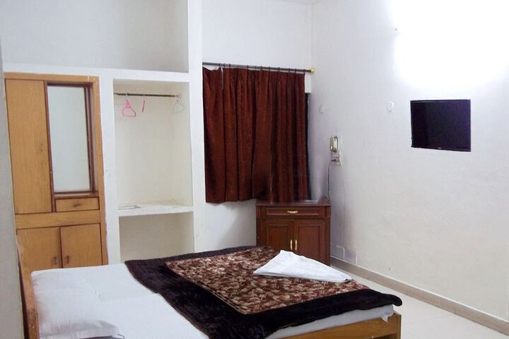 Room 6 of 17