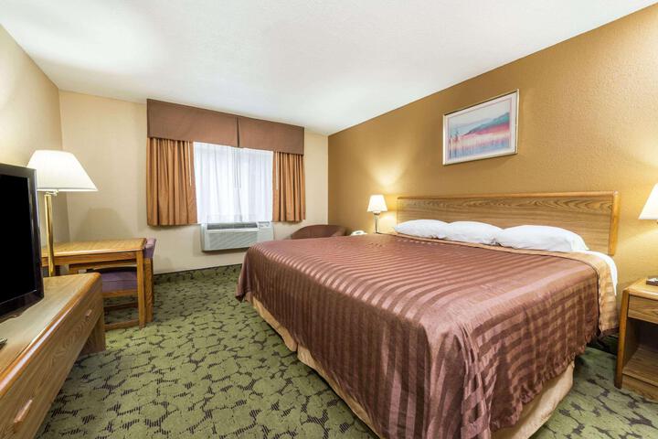 1 King Bed (12 of 12)