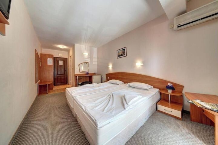 Room 5 of 13