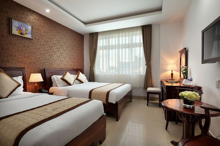 Room 6 of 34
