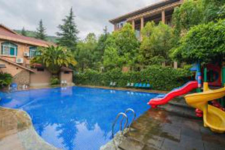 Pool 10 of 23