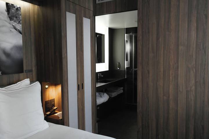 Room 17 of 63