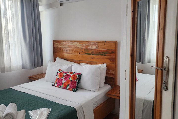 Room 21 of 35
