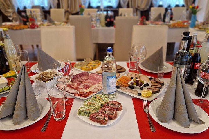 Dining 22 of 30