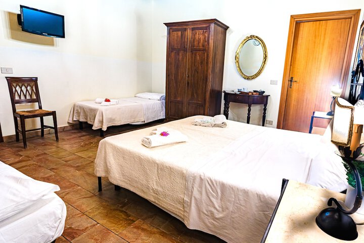 Room 6 of 32