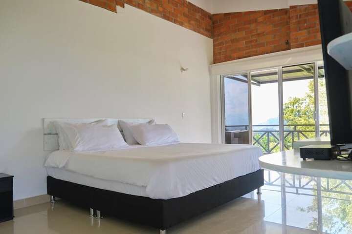 Room 4 of 14