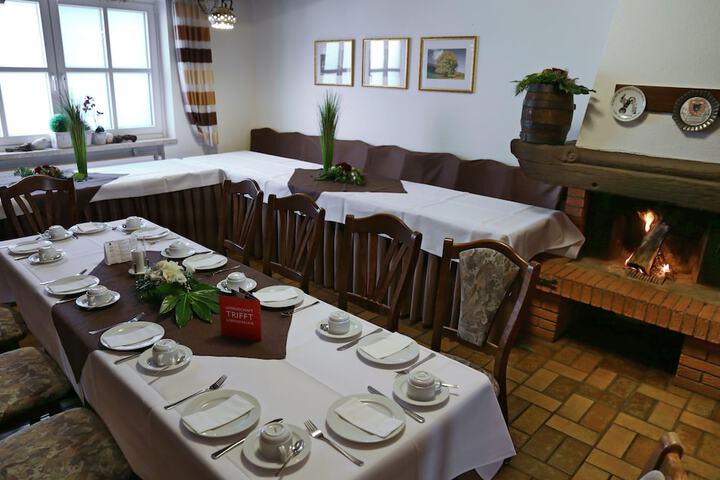 Dining 21 of 34