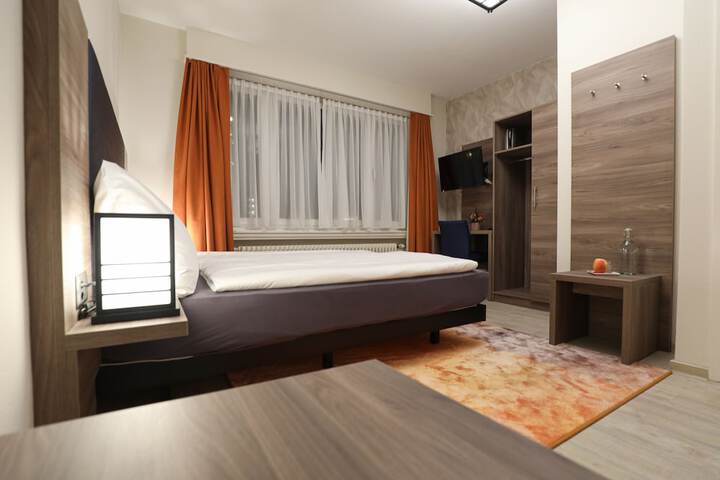 Room 13 of 31