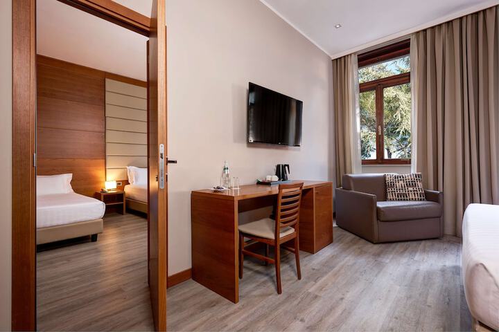 Room 27 of 74