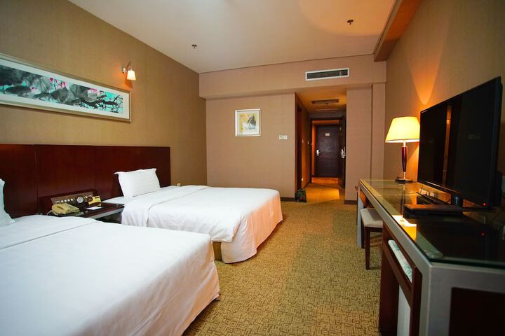 Room 14 of 33