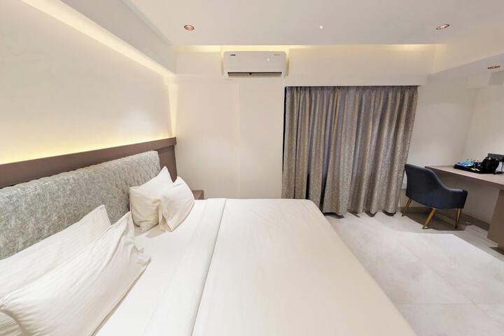 Room 93 of 184