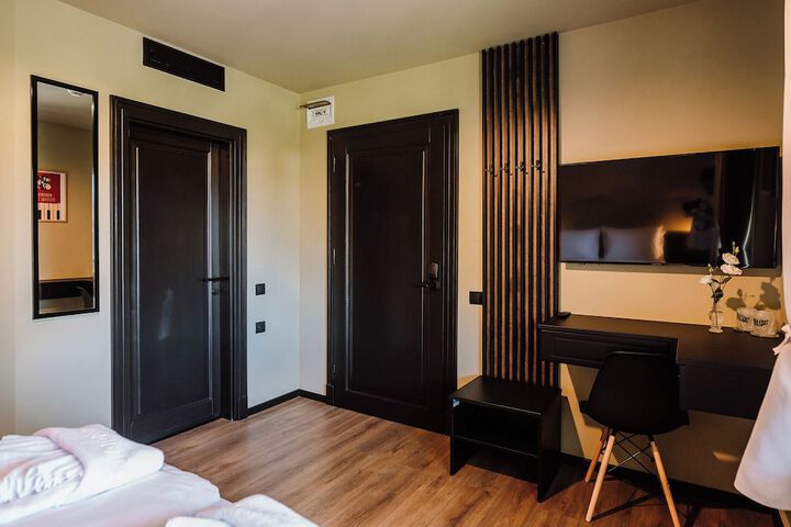Room 5 of 37