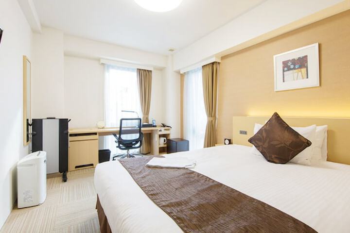 Room 9 of 32