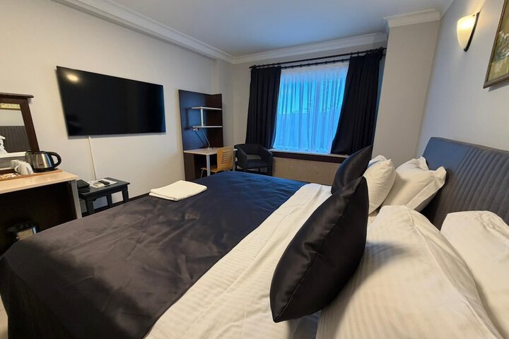 Room 27 of 94