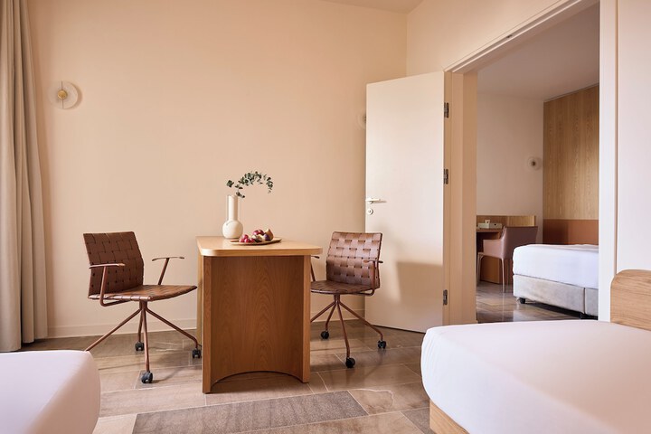 Room 33 of 218