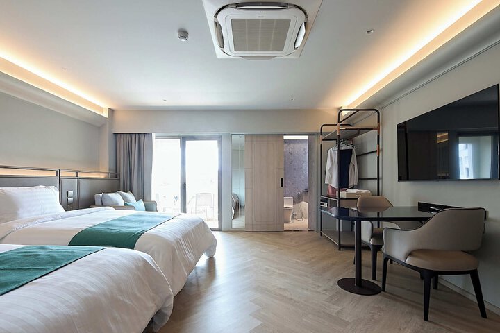 Room 158 of 212