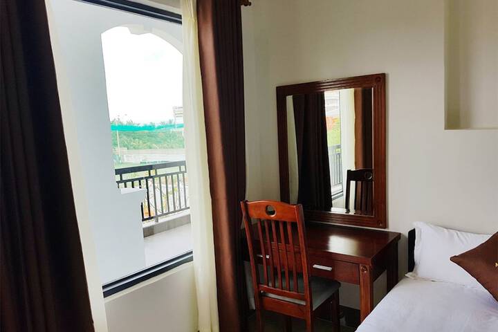 Room 9 of 36