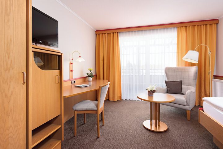 Room 27 of 106