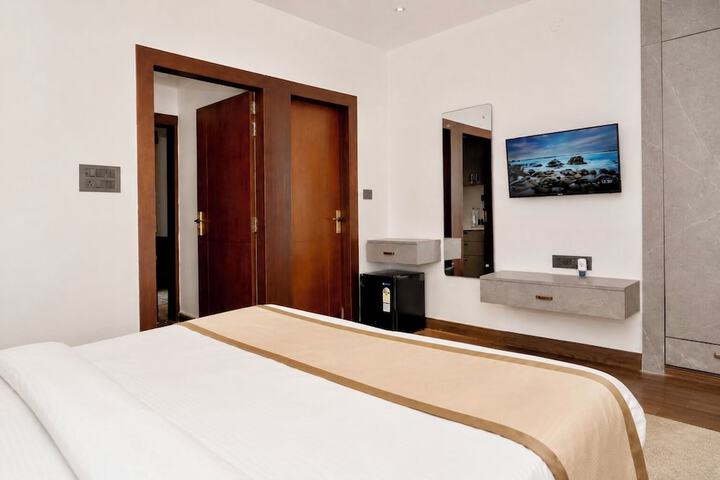 Room 38 of 143