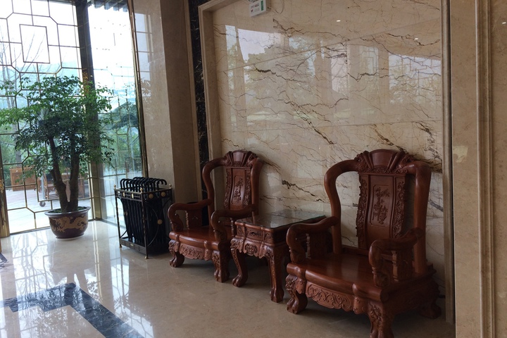 Langzhong Binjiang Hotel