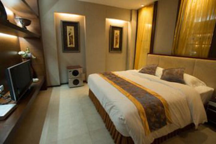 Room 18 of 24