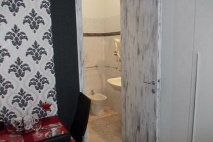Room 2 of 30