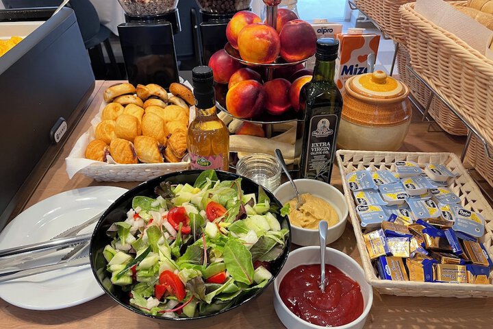 Breakfast/Coffee Service 11 of 19