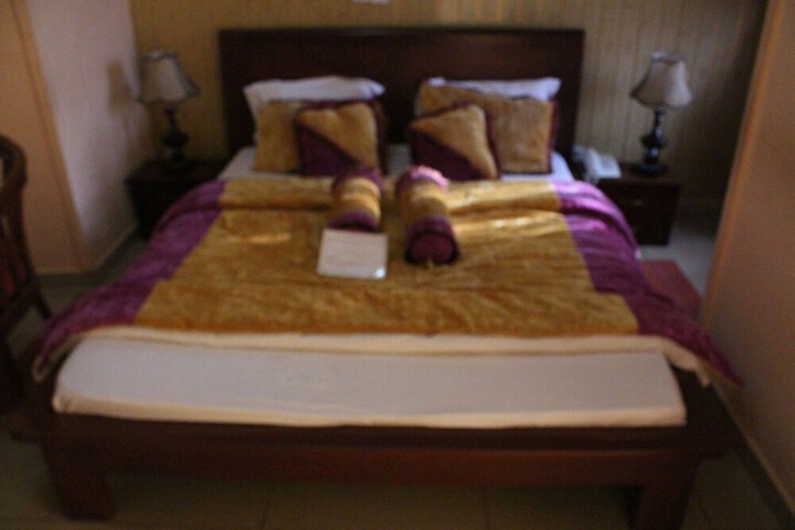 Room 12 of 33