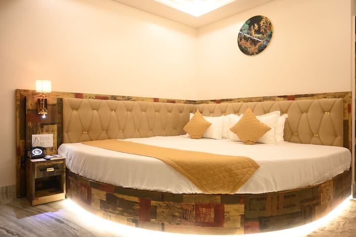 Room 30 of 53