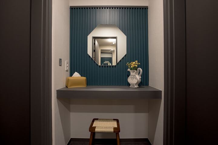 Room 27 of 40