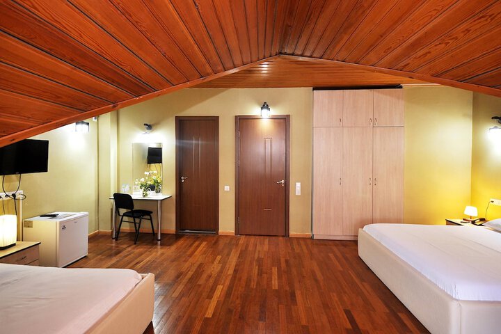 Room 11 of 37