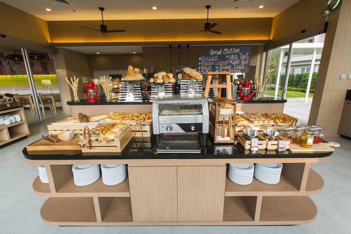 Breakfast/Coffee Service 155 of 220