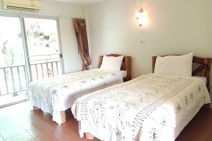 Room 7 of 28