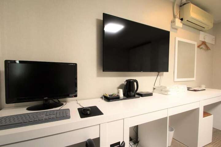 Room 13 of 41