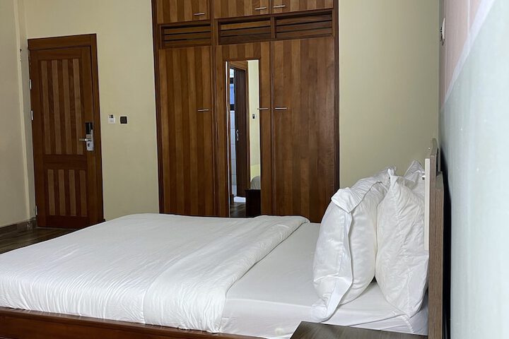 Room 10 of 124