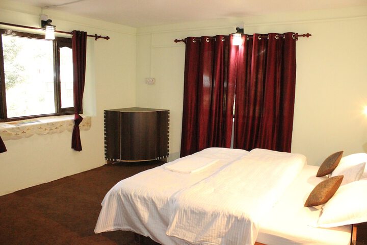 Room 7 of 32