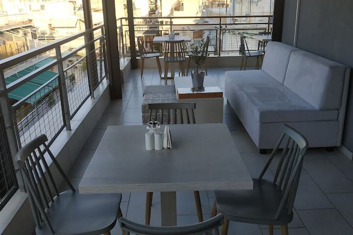 Lounge 93 of 111