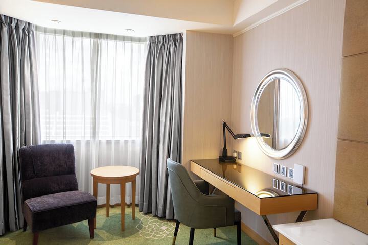 Room 27 of 84