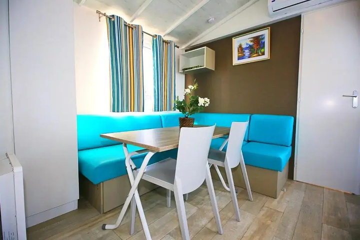 Room 4 of 27