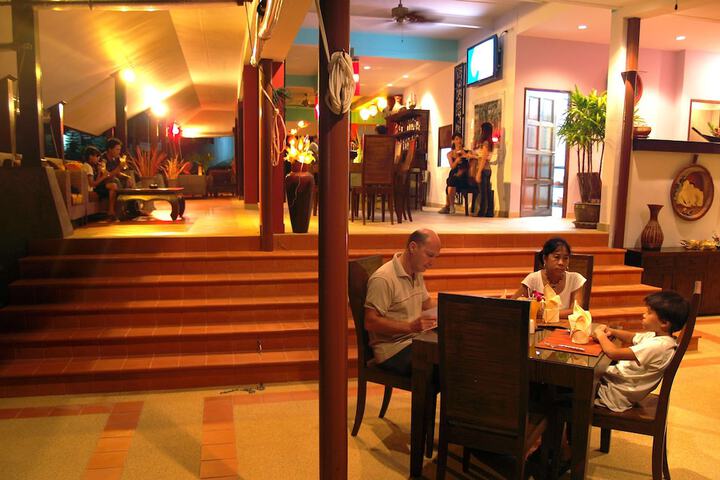 Dining 48 of 76