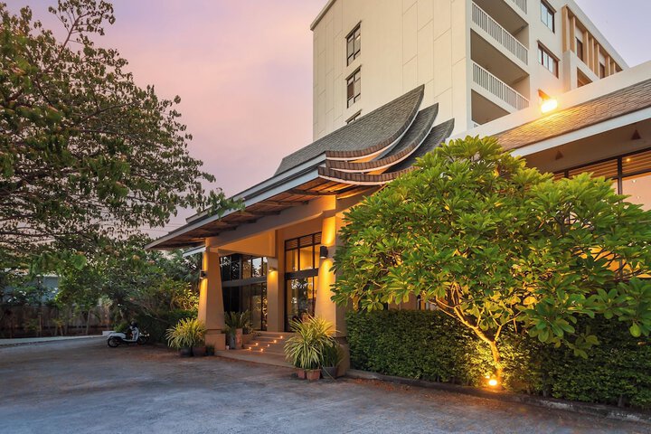 Hotel 76 of 81