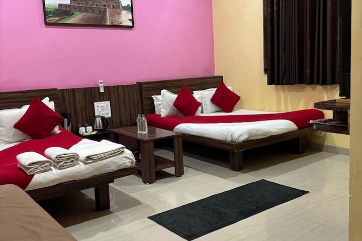 Room 9 of 33