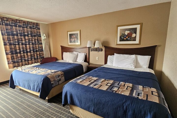 Room 34 of 82
