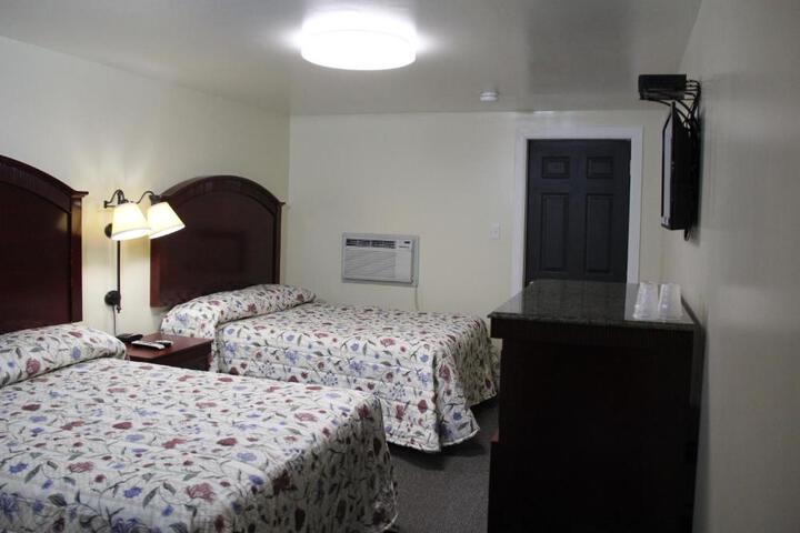 2 Double Beds (7 of 12)