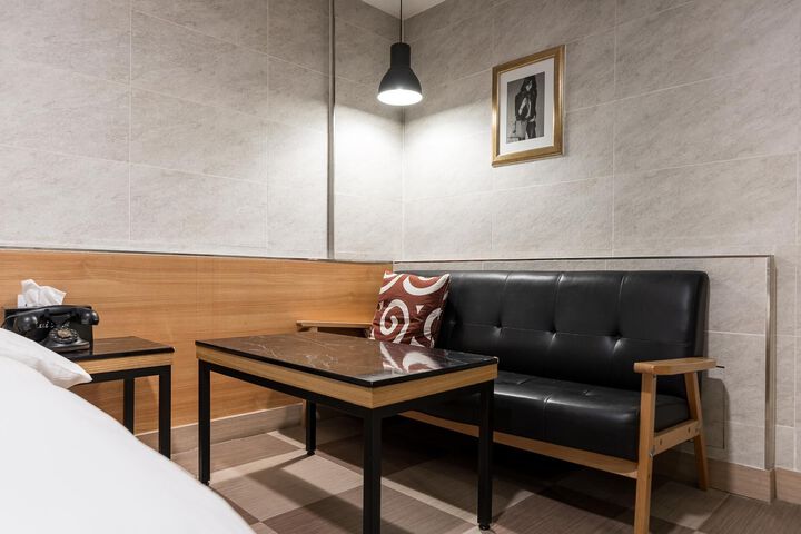 Room 100 of 127