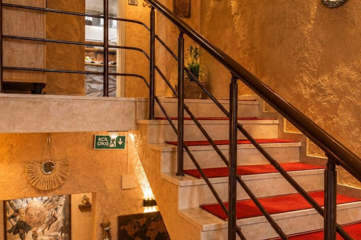 Hotel 9 of 244