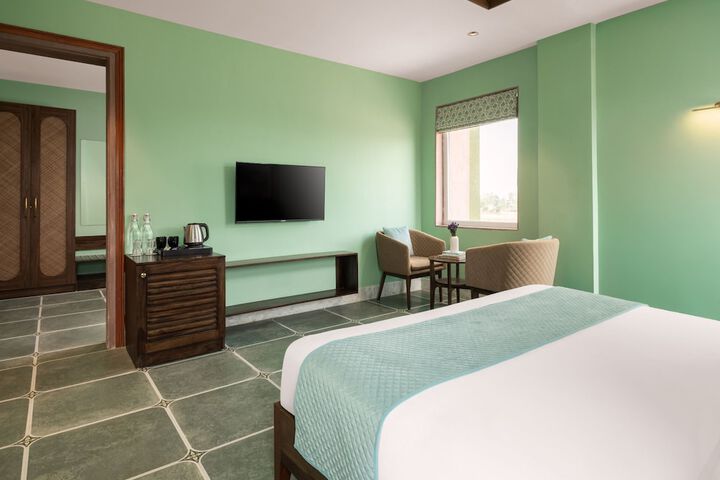 Room 11 of 20